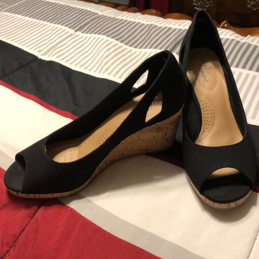 Dexflex Comfort black wedges - Size 7.5